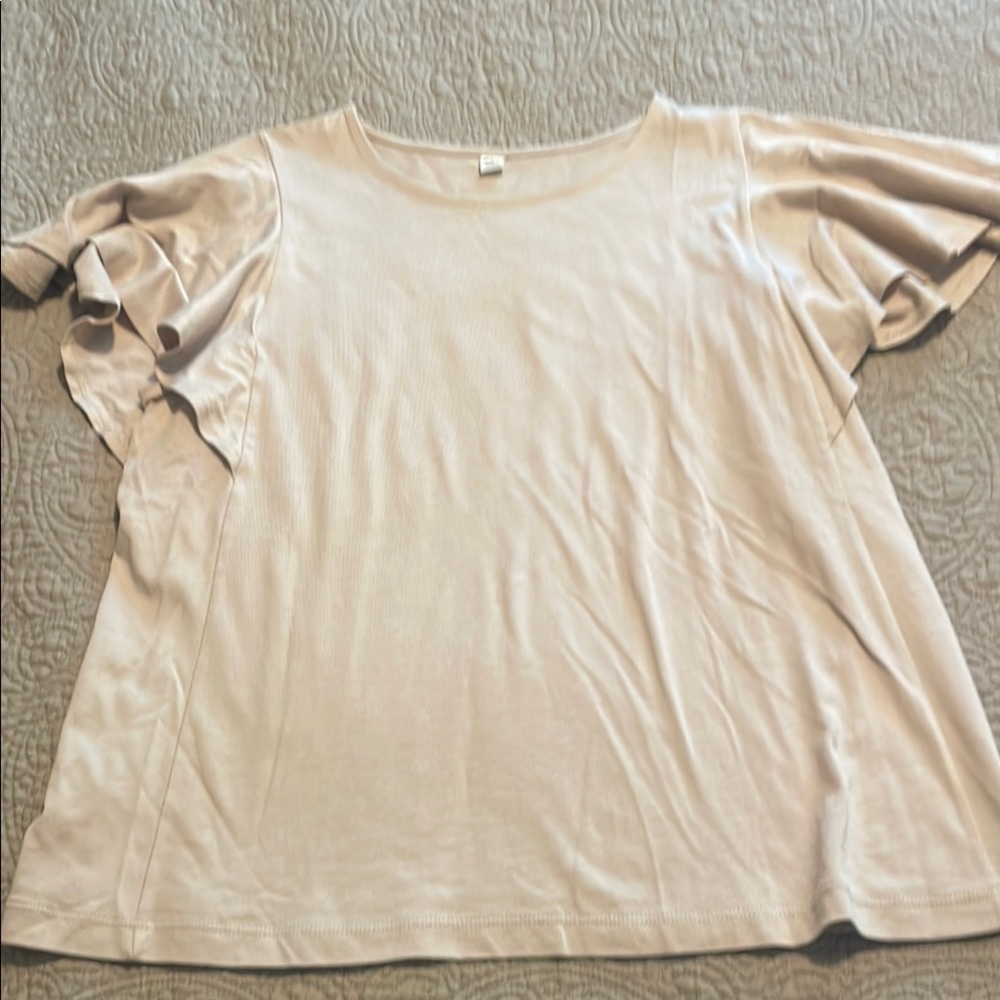 ❤️ 5 for $15. Uniqlo Women's Cream Top (NWOT)